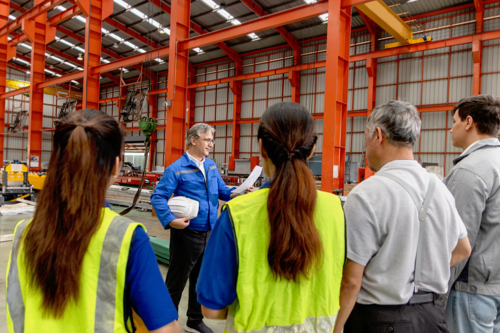 Equipo de Mail Drop Box en la bodega